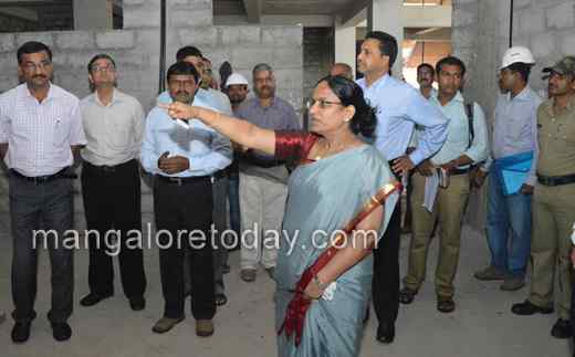 DC visits Lady Goschen Hospital 3